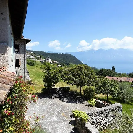 Ap. Artu - Di Garda Apartment *