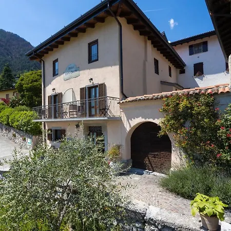 Ap. Artu - Di Garda Apartment
