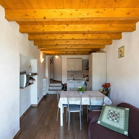 Ap. Artu - Di Garda Apartment